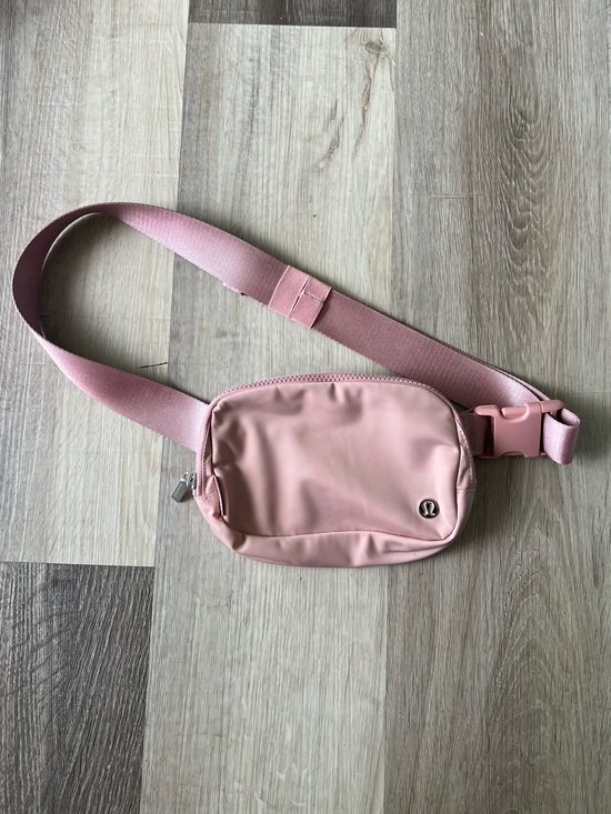 lululemon athletica Handbags - Lululemon Everywhere Belt Bag 1L Pink